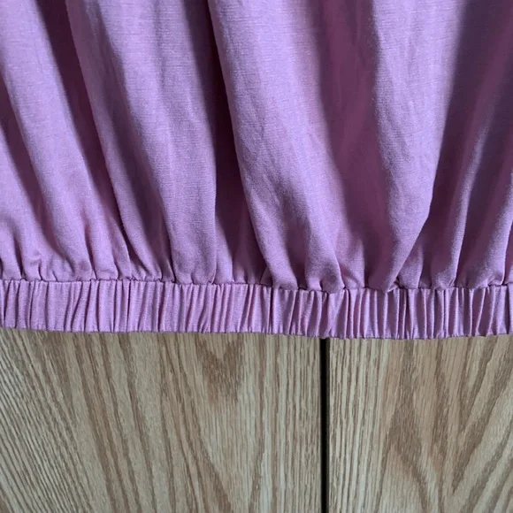 🍉Unique Tank top, elastic hem, floral ‘fan’ embellishments Dusty rose, S, NWOT - Picture 6 of 6